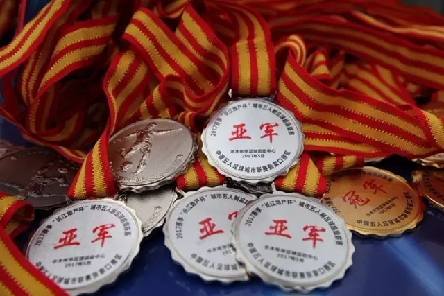 世体：亚马尔第75分钟伤退 可能周日无法出战马竞